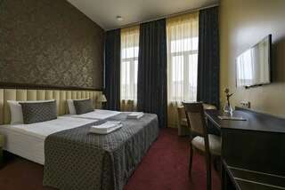 Отель Hotel Congress Вильнюс Люкс с балконом-1
